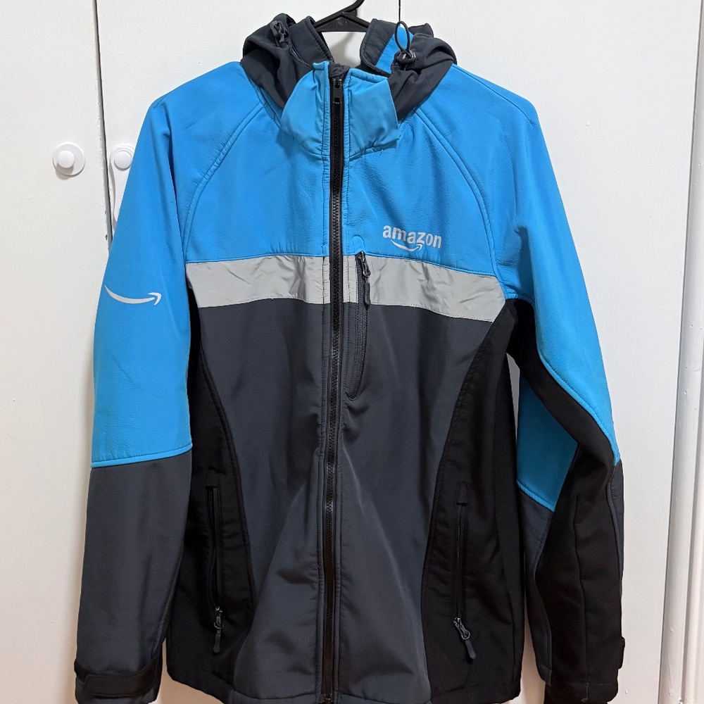 Amazon coat, t-shirt & pants with beanie size M (All together)